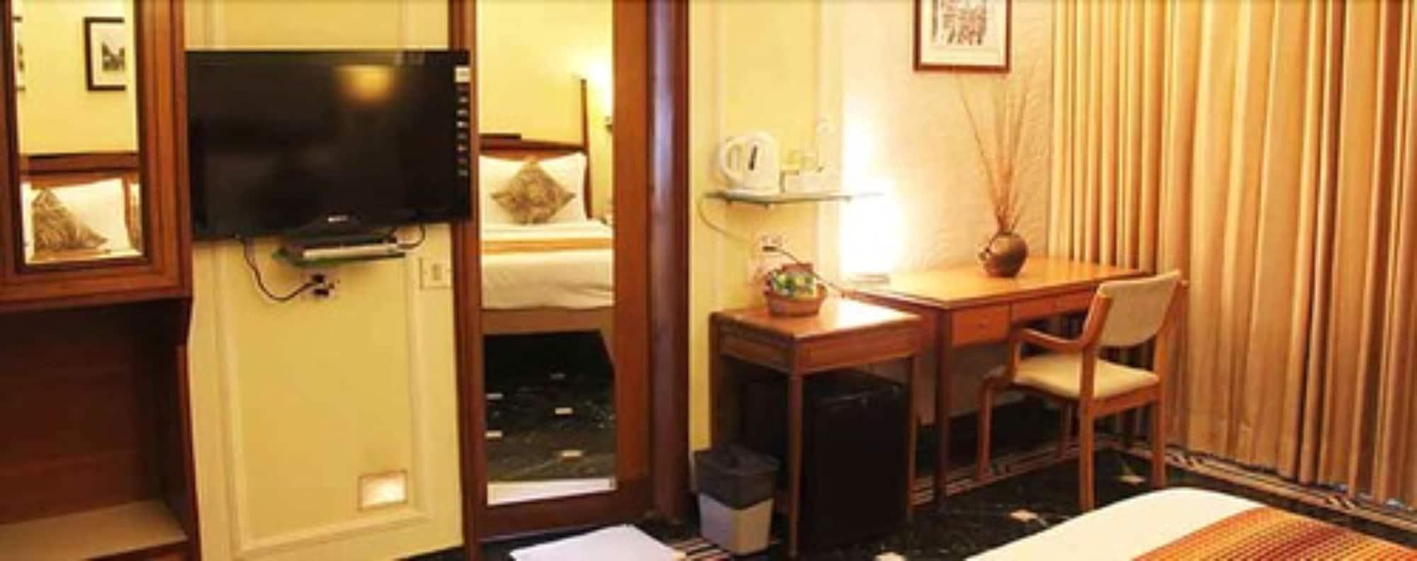 Hiltop Hotel Bombay Exterior foto