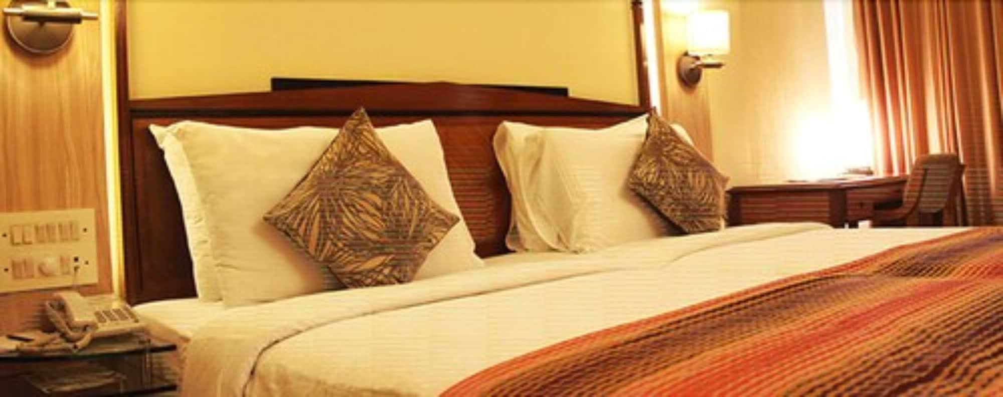 Hiltop Hotel Bombay Exterior foto