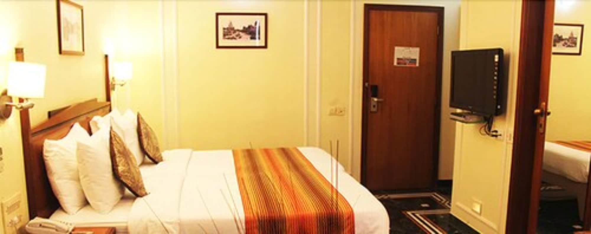 Hiltop Hotel Bombay Exterior foto