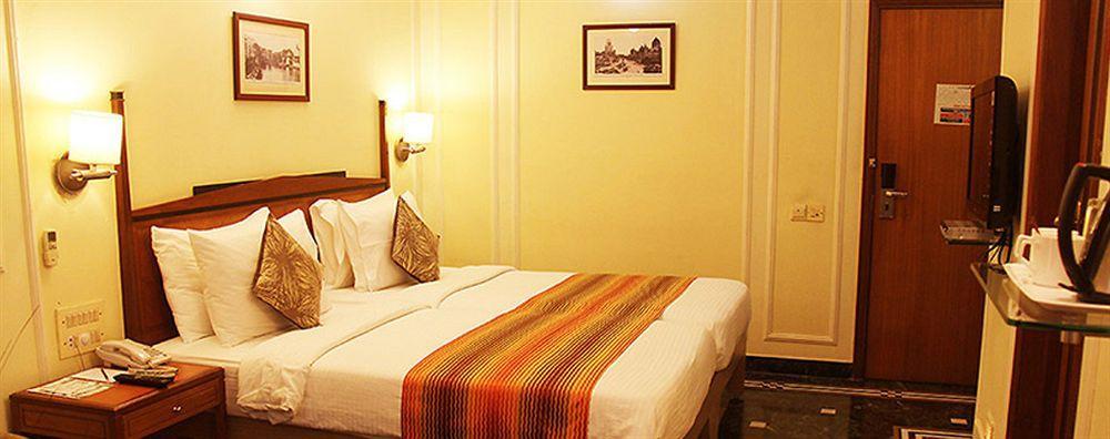 Hiltop Hotel Bombay Exterior foto