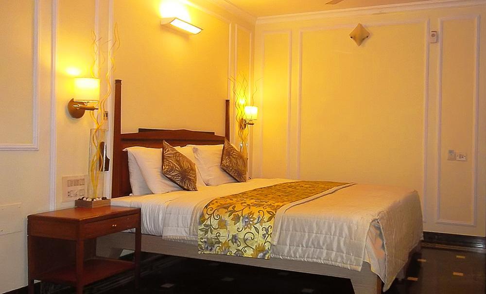 Hiltop Hotel Bombay Exterior foto