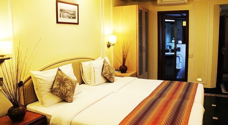 Hiltop Hotel Bombay Habitación foto