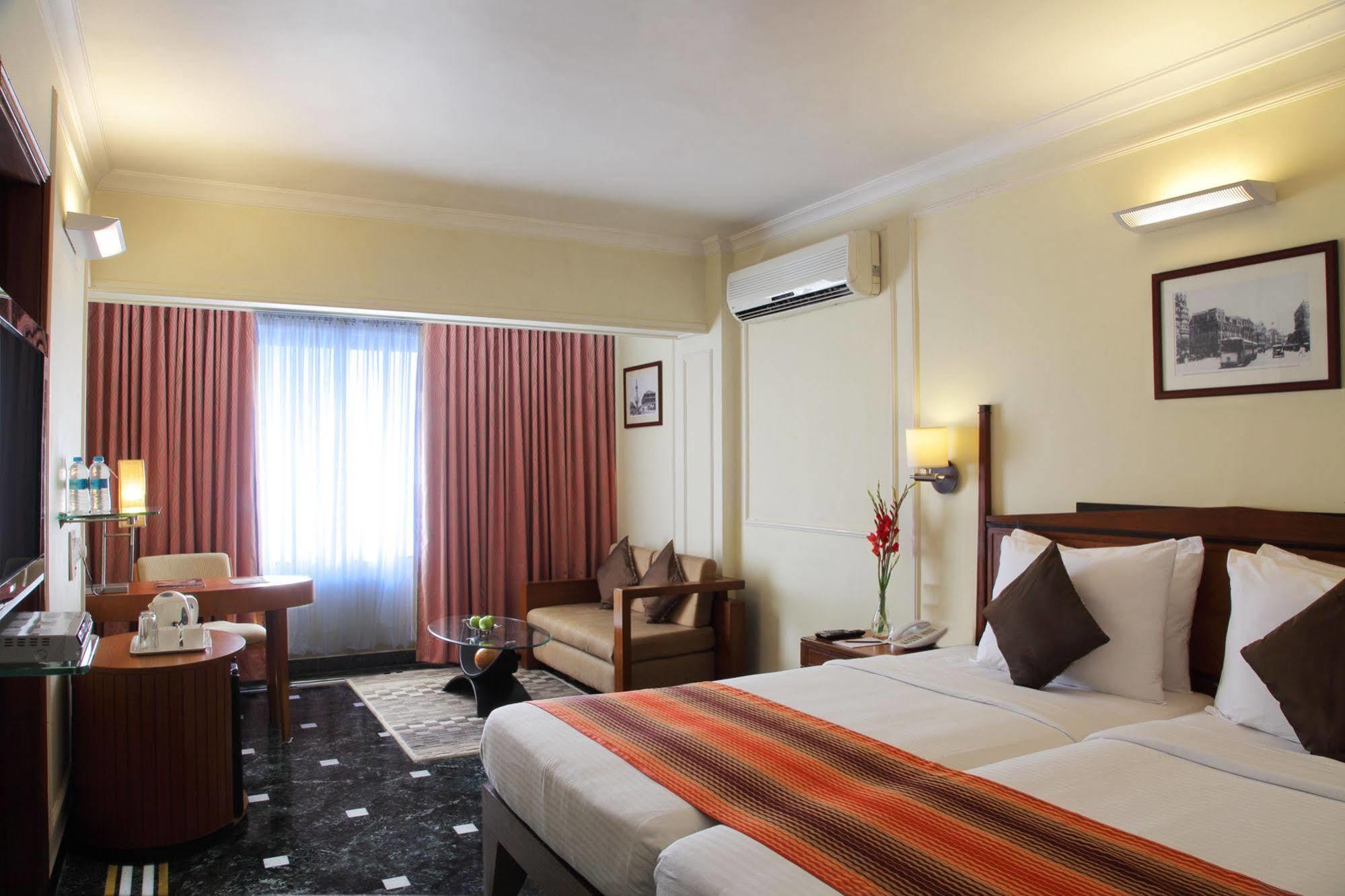 Hiltop Hotel Bombay Exterior foto