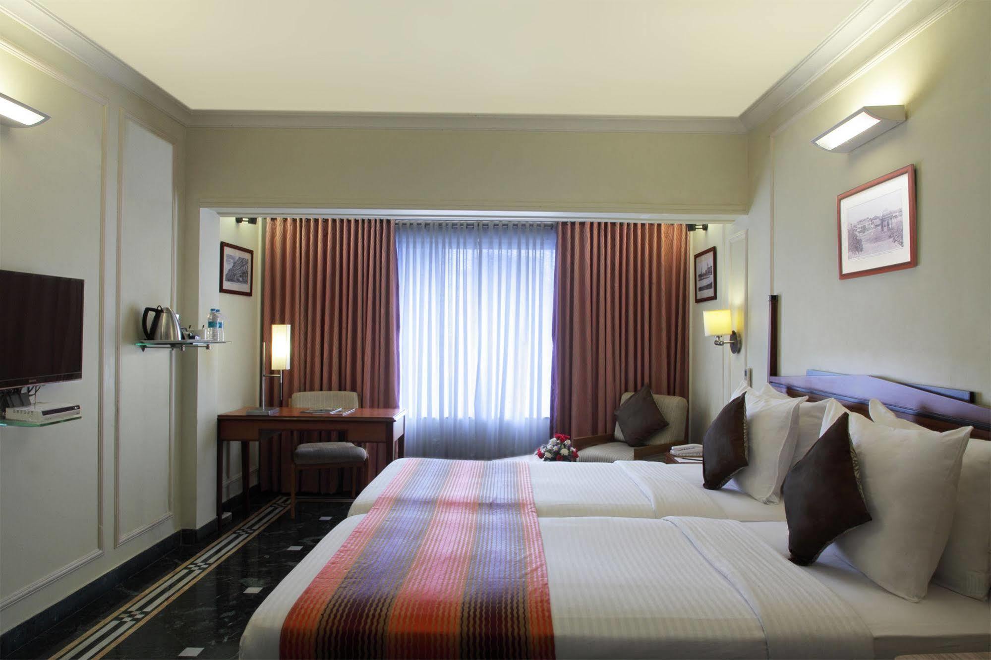 Hiltop Hotel Bombay Exterior foto