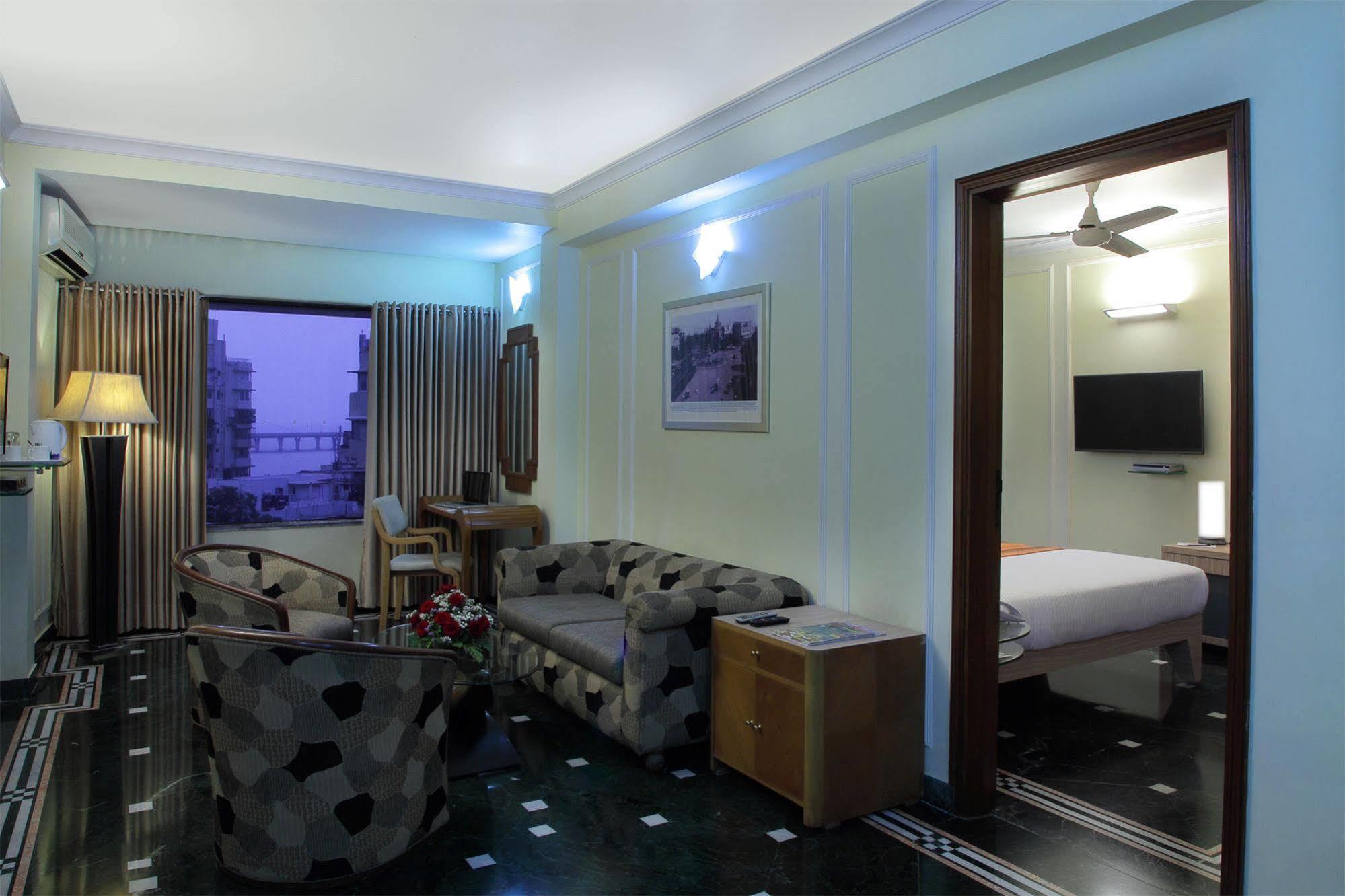 Hiltop Hotel Bombay Exterior foto