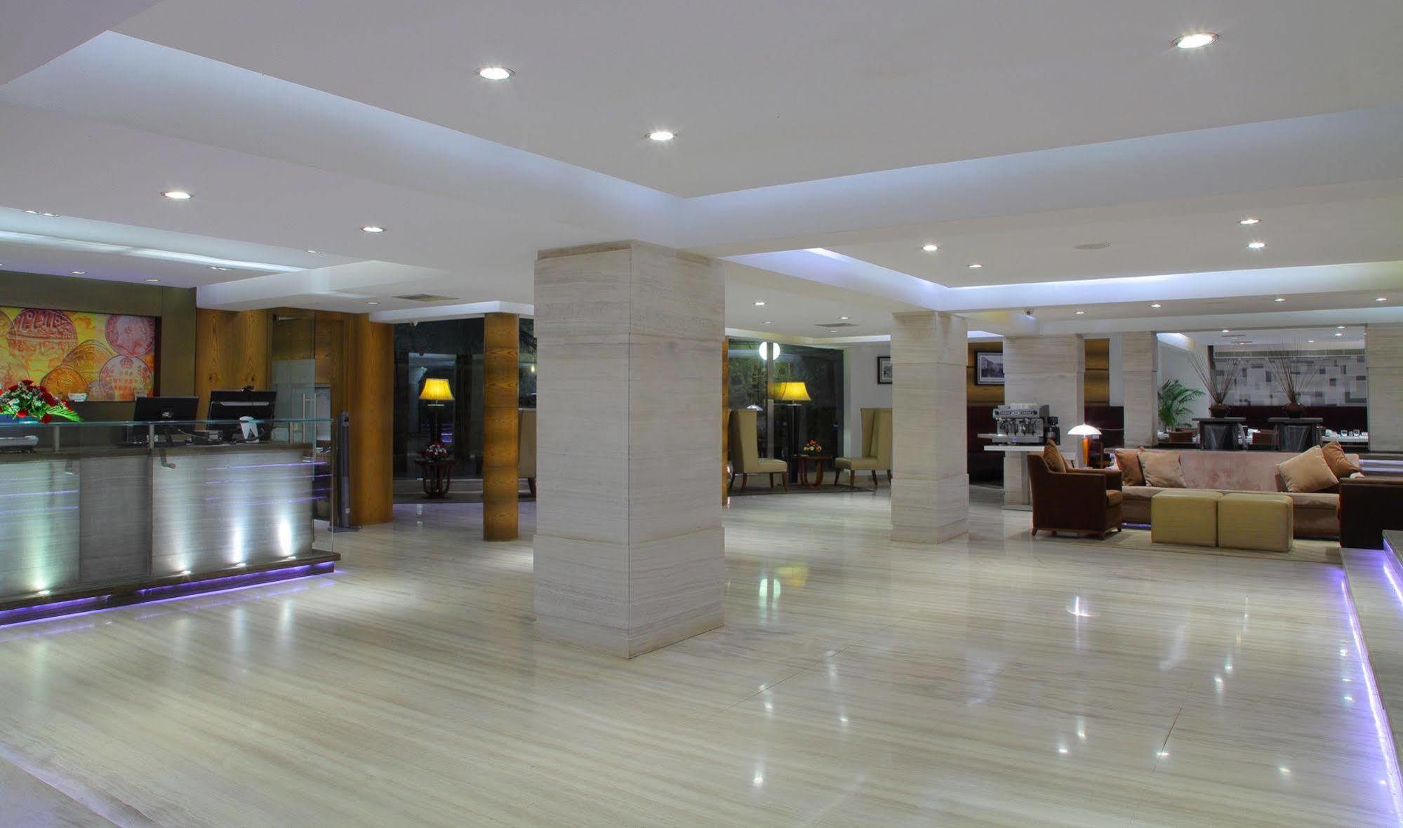 Hiltop Hotel Bombay Exterior foto